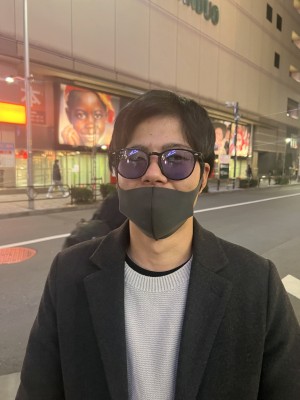 や